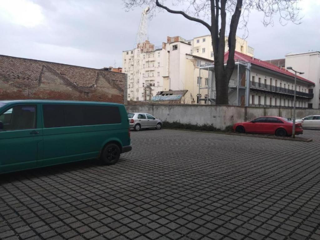 Apartments Near The Center With Privat Parking Brünn Exterior foto